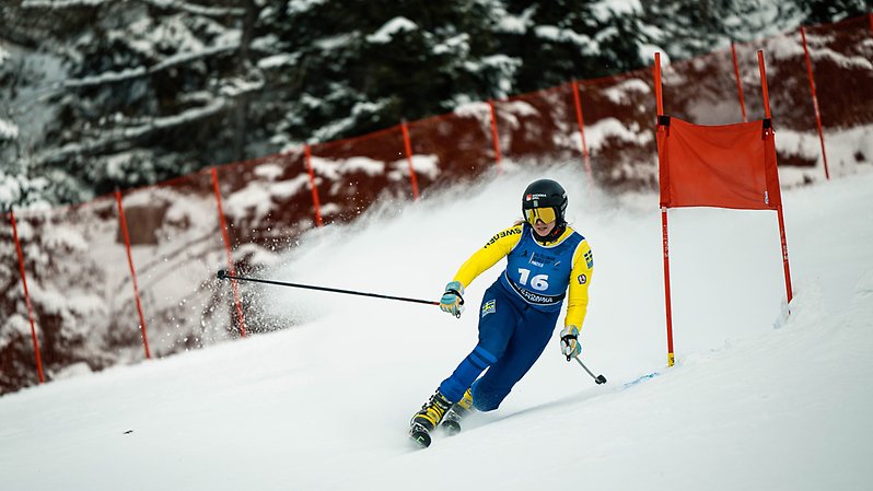 Karin Abrahamsson under världscuppremiären i Pinzolo, Italien. Foto: @ulyssedaessle @fistelemark.